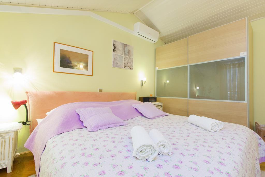 שיבניק Moonshine Apartment With Magnificent View מראה חיצוני תמונה