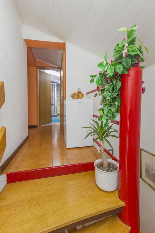שיבניק Moonshine Apartment With Magnificent View מראה חיצוני תמונה