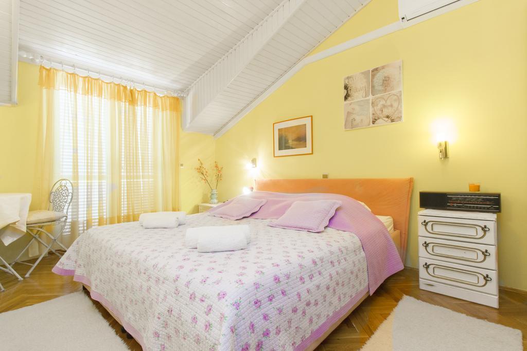 שיבניק Moonshine Apartment With Magnificent View מראה חיצוני תמונה