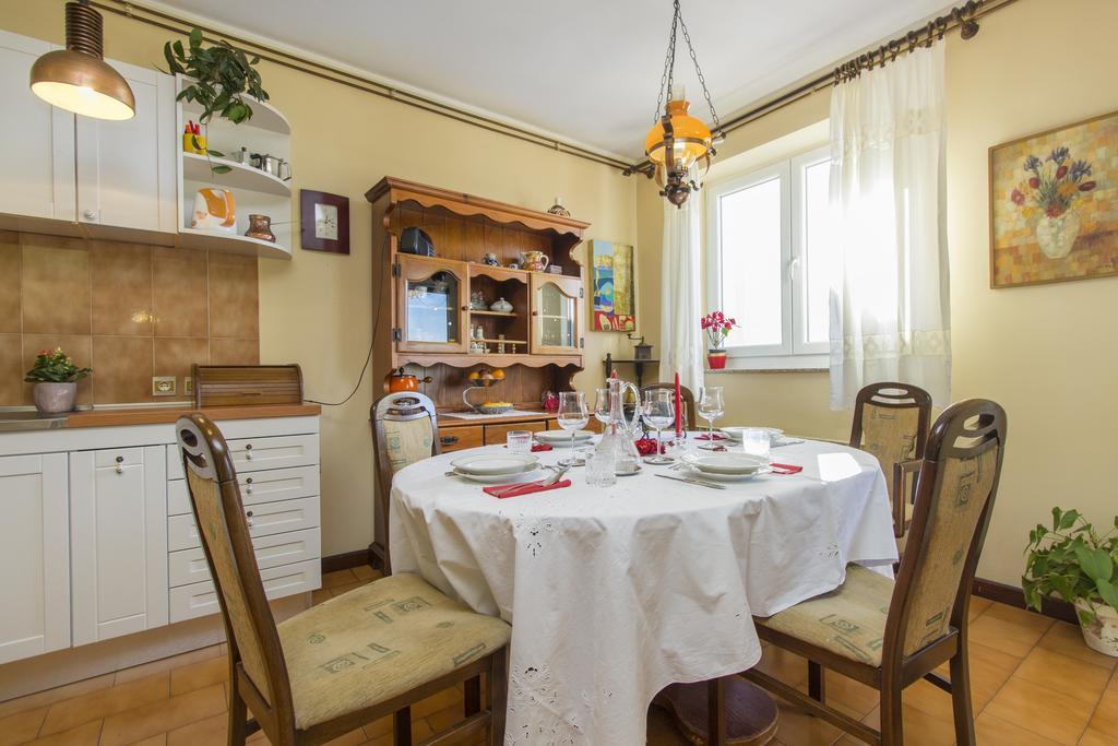 שיבניק Moonshine Apartment With Magnificent View מראה חיצוני תמונה