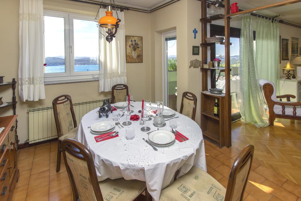שיבניק Moonshine Apartment With Magnificent View מראה חיצוני תמונה