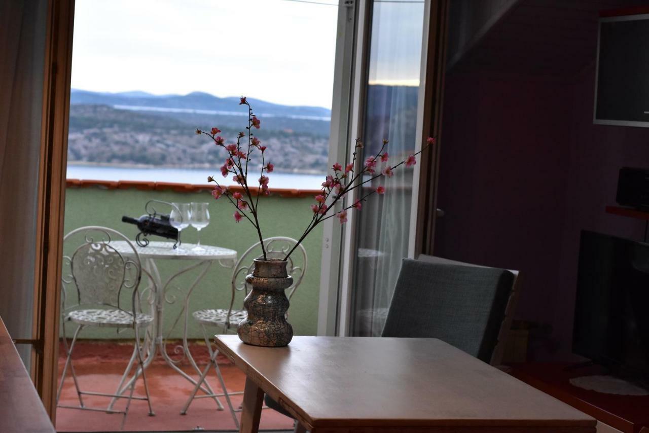 שיבניק Moonshine Apartment With Magnificent View מראה חיצוני תמונה