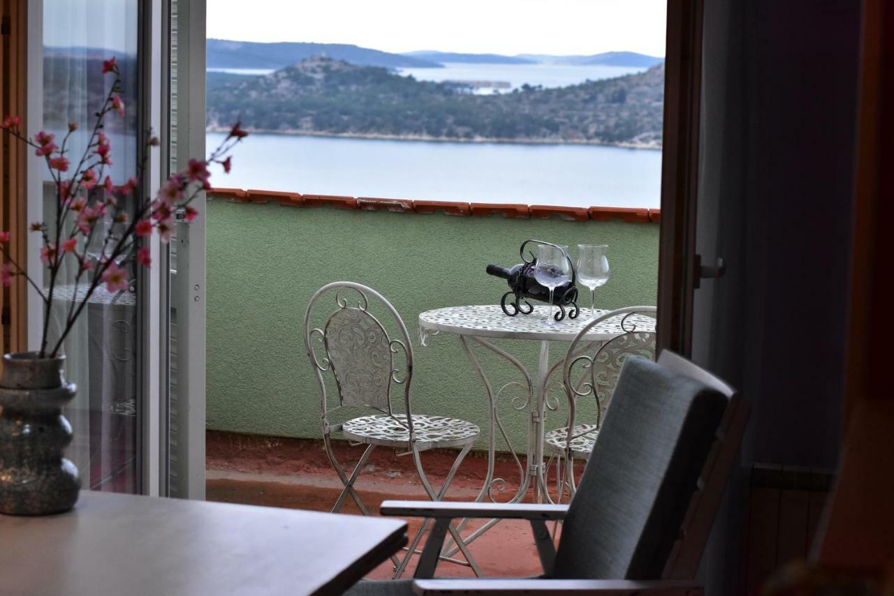 שיבניק Moonshine Apartment With Magnificent View מראה חיצוני תמונה